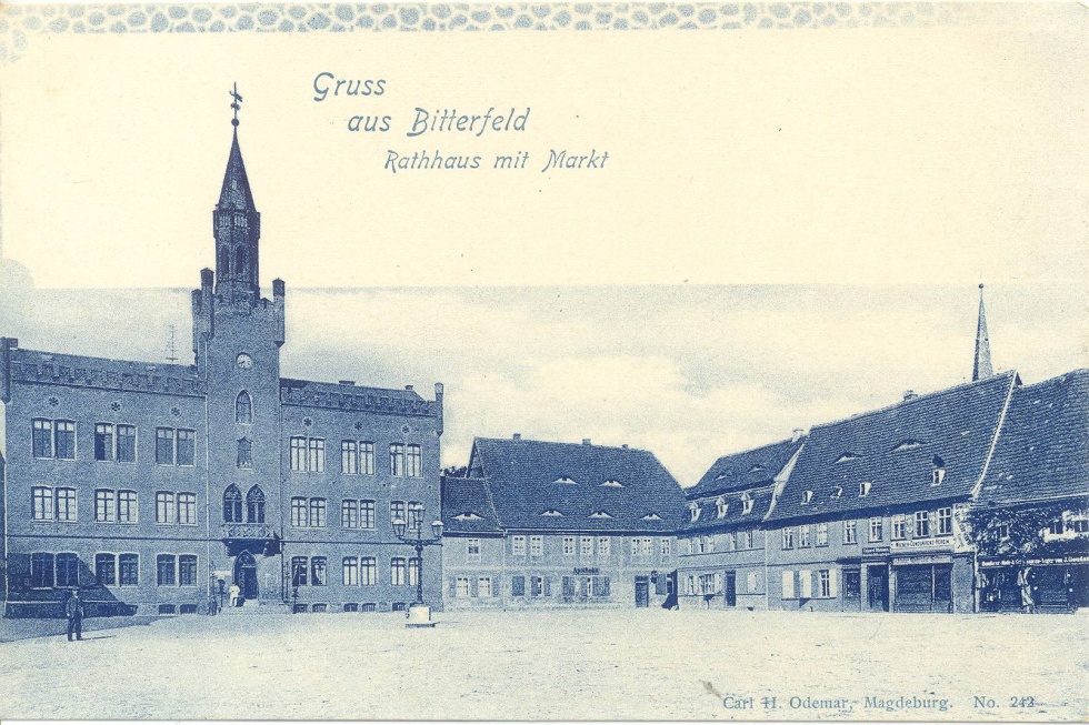 Ansichtskarte Bitterfeld - Rathaus mit Markt (Kreismuseum Bitterfeld CC BY-NC-SA)