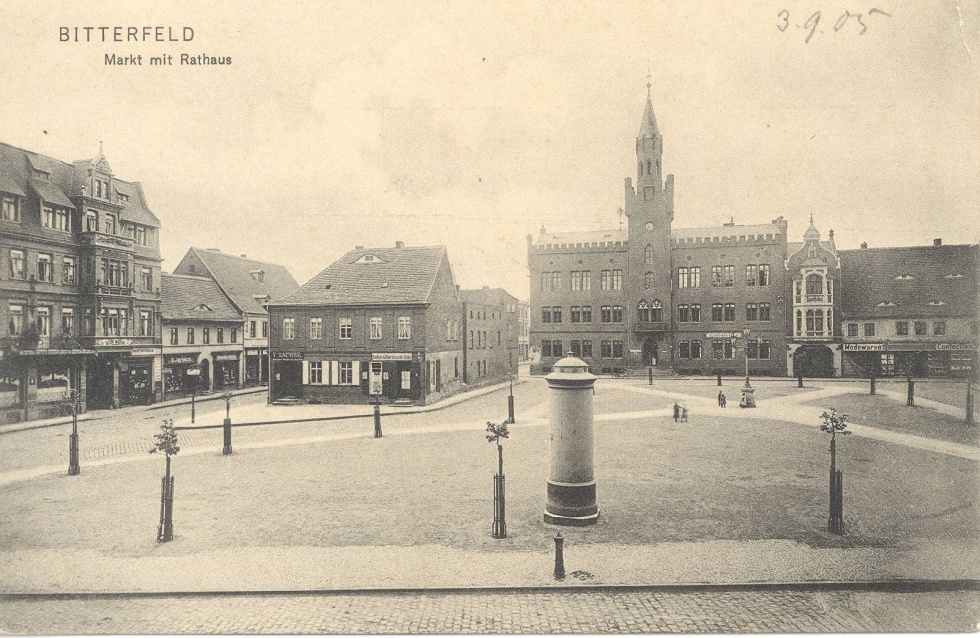 Ansichtskarte Bitterfeld - Markt mit Rathaus (Kreismuseum Bitterfeld CC BY-NC-SA)