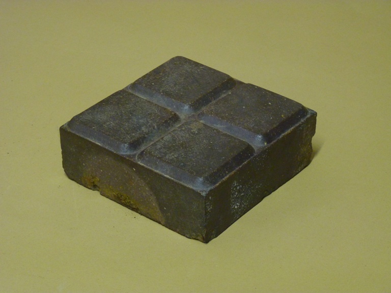 Bodenplatte aus Steinzeug (Kreismuseum Bitterfeld CC BY-NC-SA)