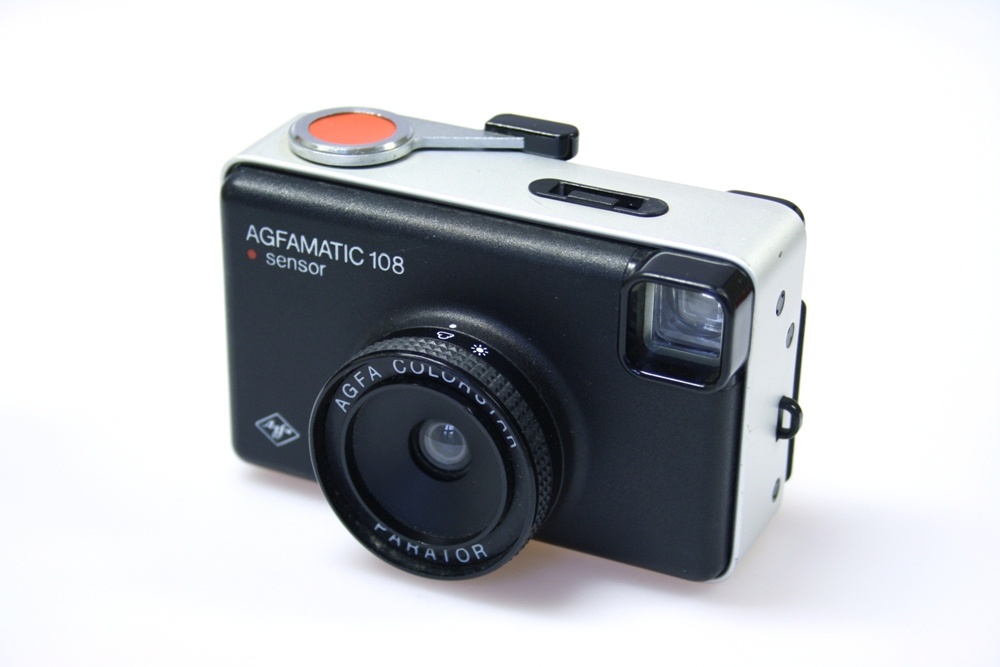 Kleinbild-Sucherkamera Agfamatic 108 sensor (Industrie- und Filmmuseum Wolfen CC BY-NC-SA)