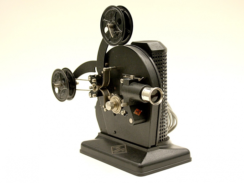 Schmalfilmprojektor Agfa Rolki (Industrie- und Filmmuseum Wolfen CC BY-NC-SA)