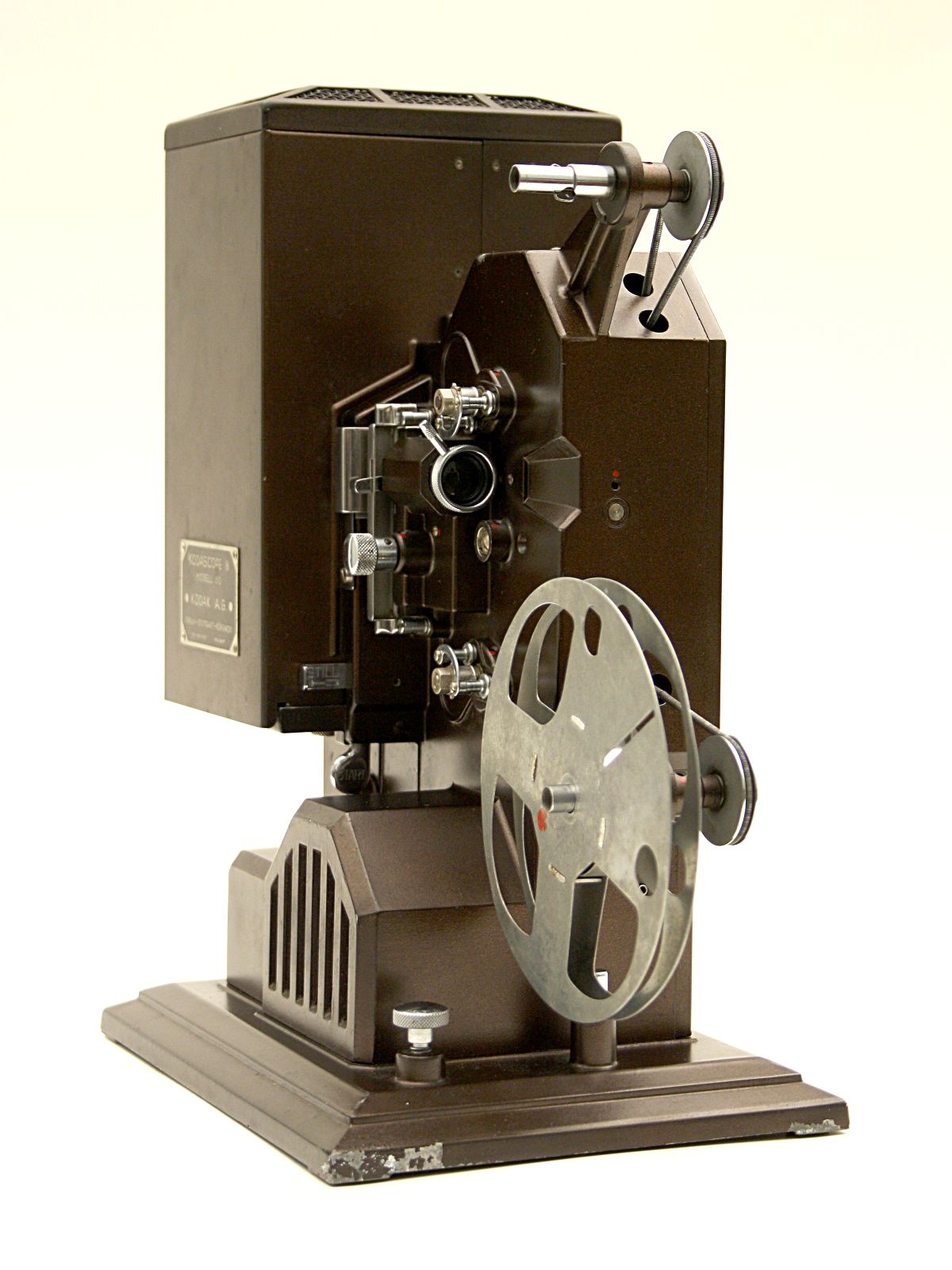 Schmalfilmprojektor &quot;Kodascope 8 Model 60&quot; (Industrie- und Filmmuseum Wolfen CC BY-NC-SA)