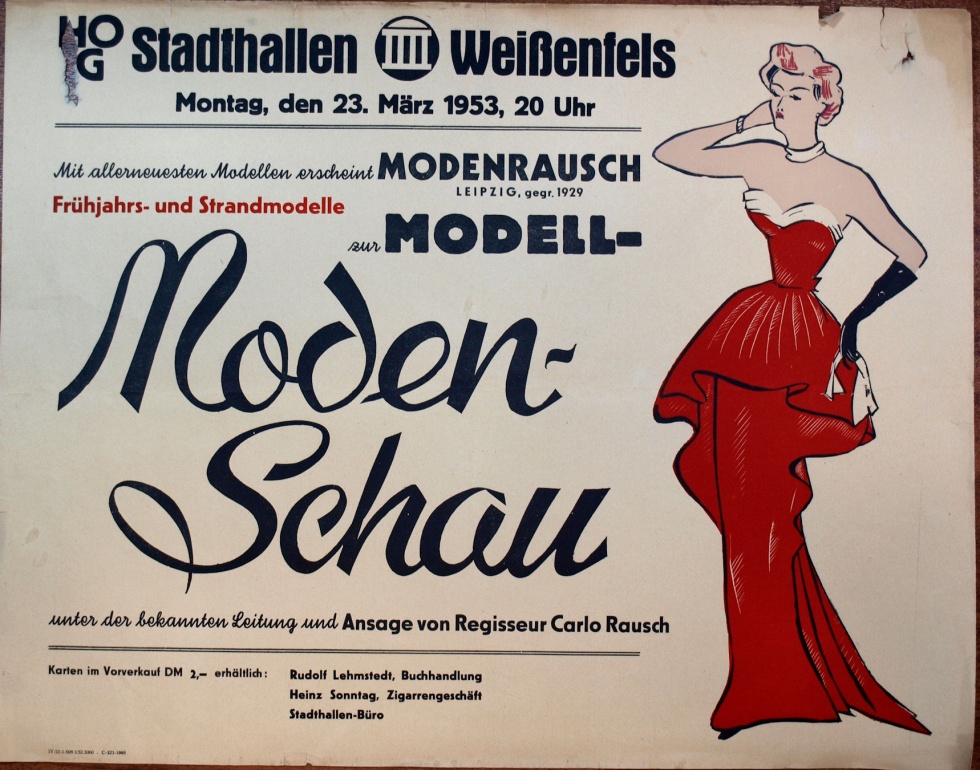 Plakat/ Mode &quot;Modell- Modenschau&quot;, DDR, Weißenfels 1953 (Museum Weißenfels - Schloss Neu-Augustusburg CC BY-NC-SA)