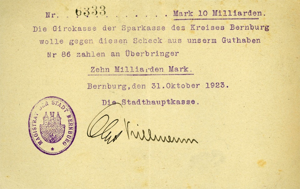 Scheck über 10 Millarden Mark (Kulturstiftung Sachsen-Anhalt CC BY-NC-SA)