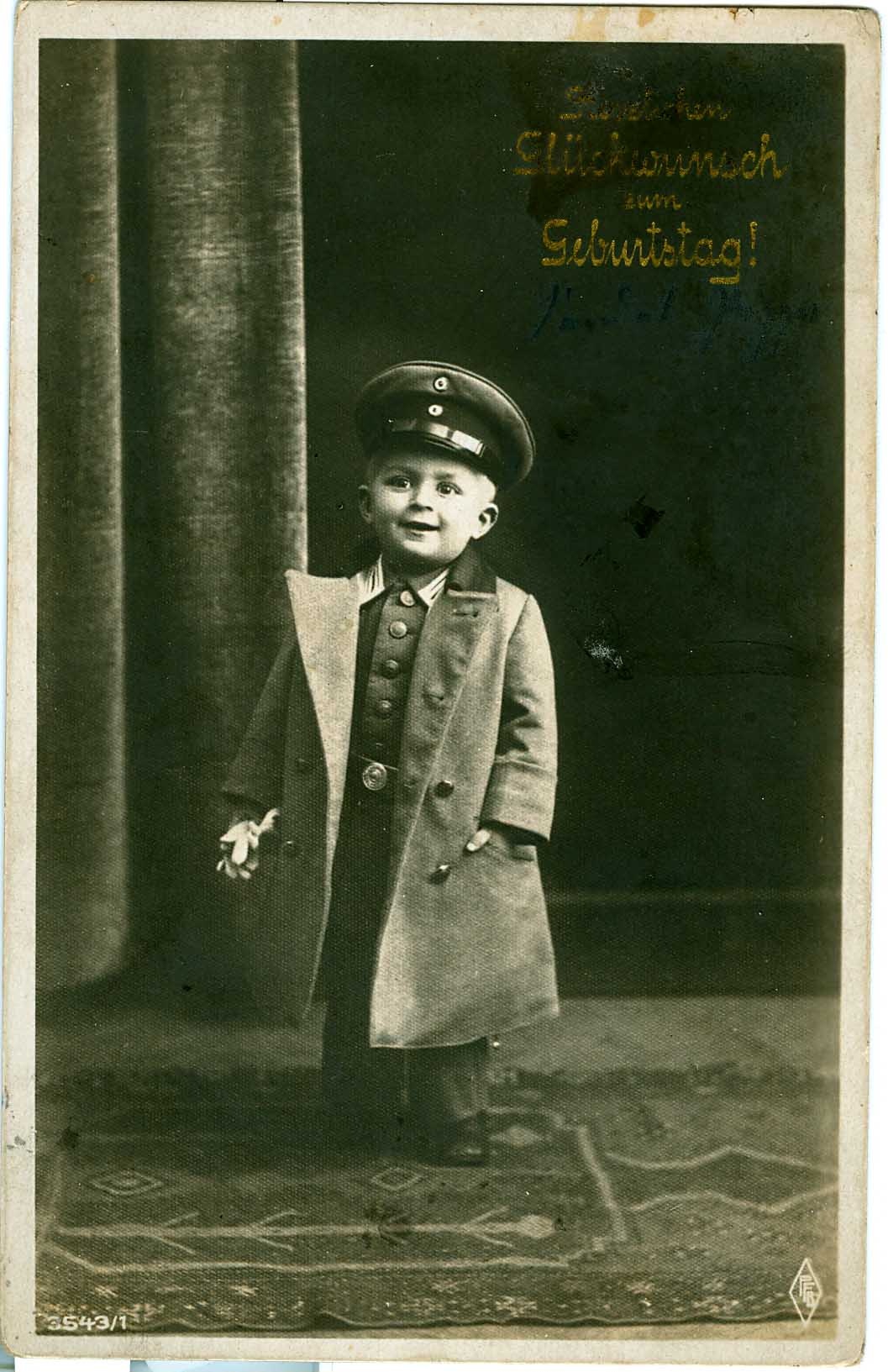 Feldpostkarte 1. Weltkrieg, Kleines Kind in Uniform, Jäger 4, 2. Ers. Komp. 2. Ers. Abt. Weißenfels 1915 (Museum Weißenfels - Schloss Neu-Augustusburg CC BY-NC-SA)