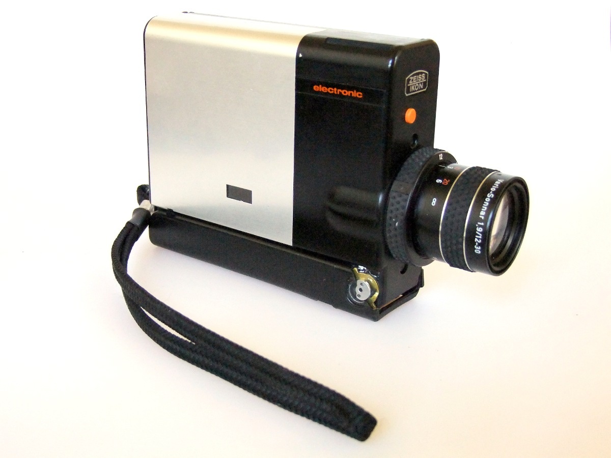 Schmalfilmkamera &quot;Zeiss Ikon M803 electronic&quot; (Industrie- und Filmmuseum Wolfen CC BY-NC-SA)