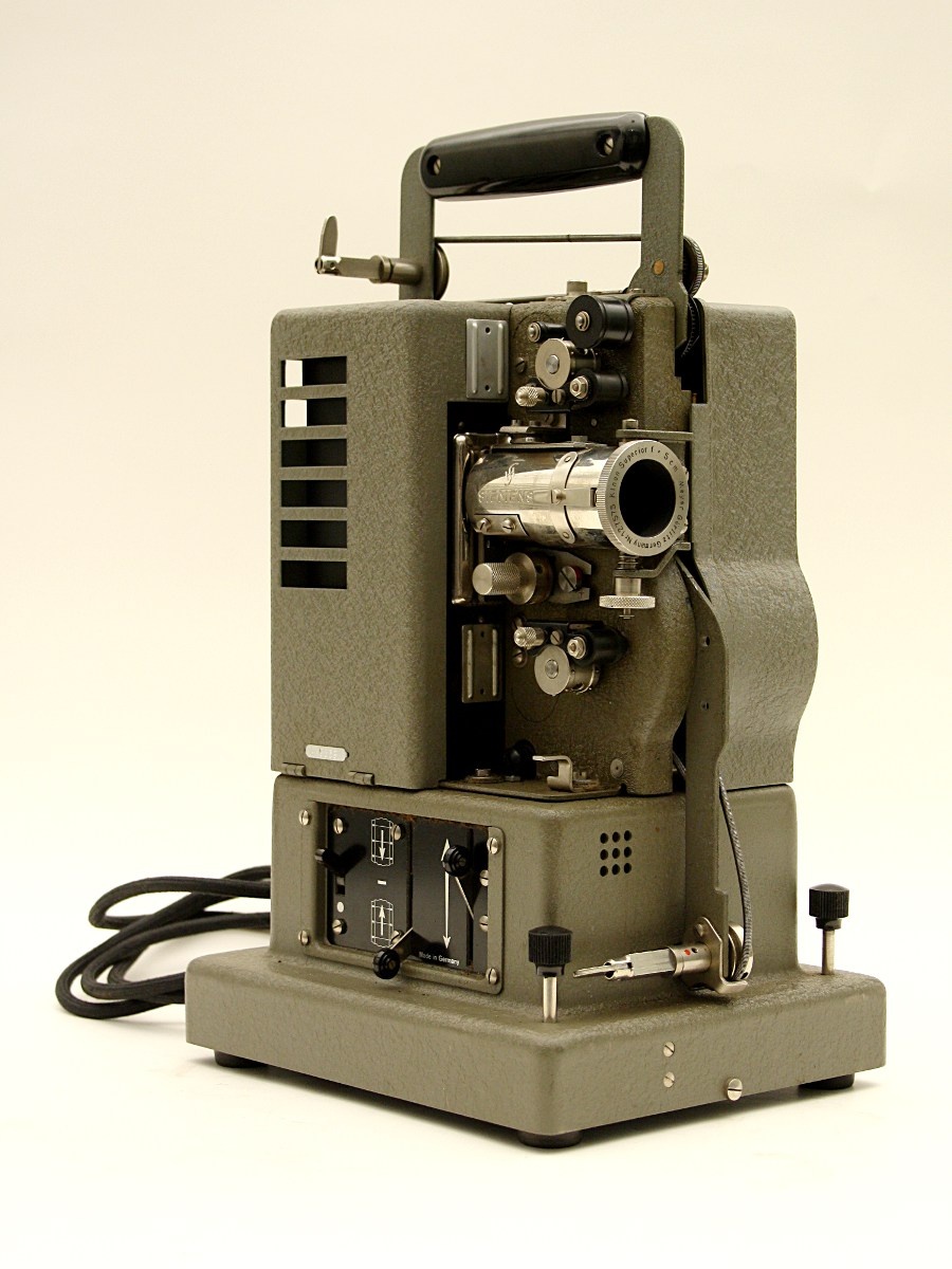 Schmalfilmprojektor &quot;Siemens Standard&quot; (Industrie- und Filmmuseum Wolfen CC BY-NC-SA)