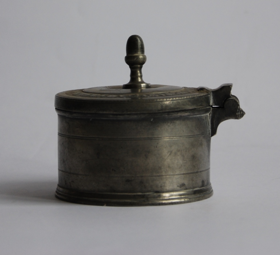 Teedose mit Scharnierdeckel (Museum Schloss Moritzburg Zeitz CC BY-NC-SA)