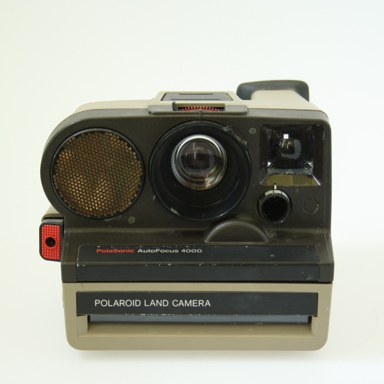 Polaroid PolaSonic AutoFocus 4000 (Industrie- und Filmmuseum Wolfen CC BY-NC-SA)