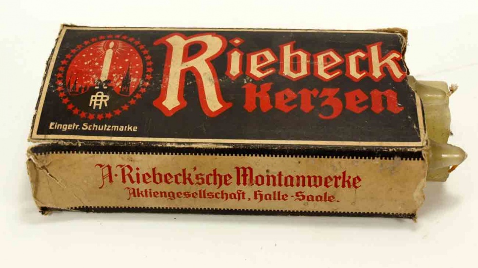 Haushaltskerzen in Originalverpackung, Riebeck Kerzen, A. Riebecksche Montanwerke, Halle, 1. Hälfte 20. Jahrhundert (Museum Weißenfels - Schloss Neu-Augustusburg CC BY-NC-SA)
