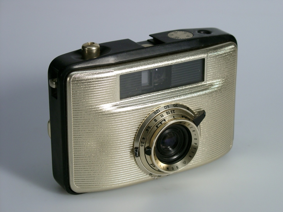 Kleinbildkamera &quot;Penti I (schwarz/gold)&quot; (Industrie- und Filmmuseum Wolfen CC BY-NC-SA)