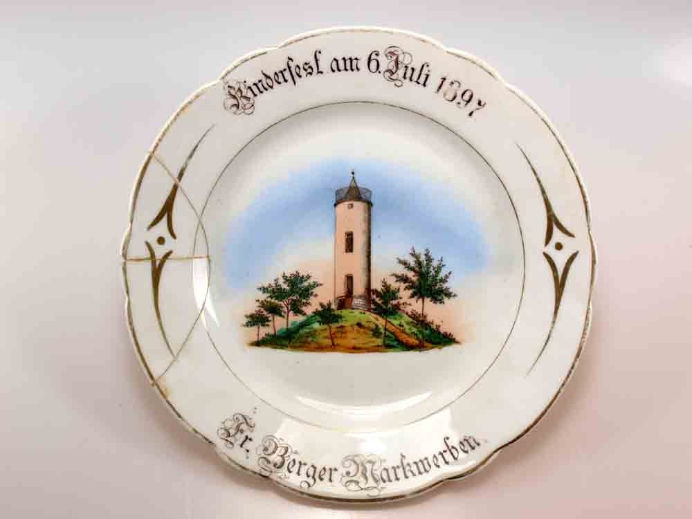 Porzellanteller mit Bergerturm in Markwerben, 1897 (Museum Weißenfels - Schloss Neu-Augustusburg CC BY-NC-SA)