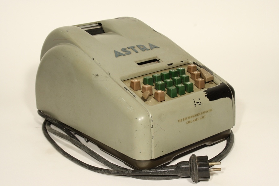 Elektrische Rechenmaschine Astra 110 (Industrie- und Filmmuseum Wolfen CC BY-NC-SA)