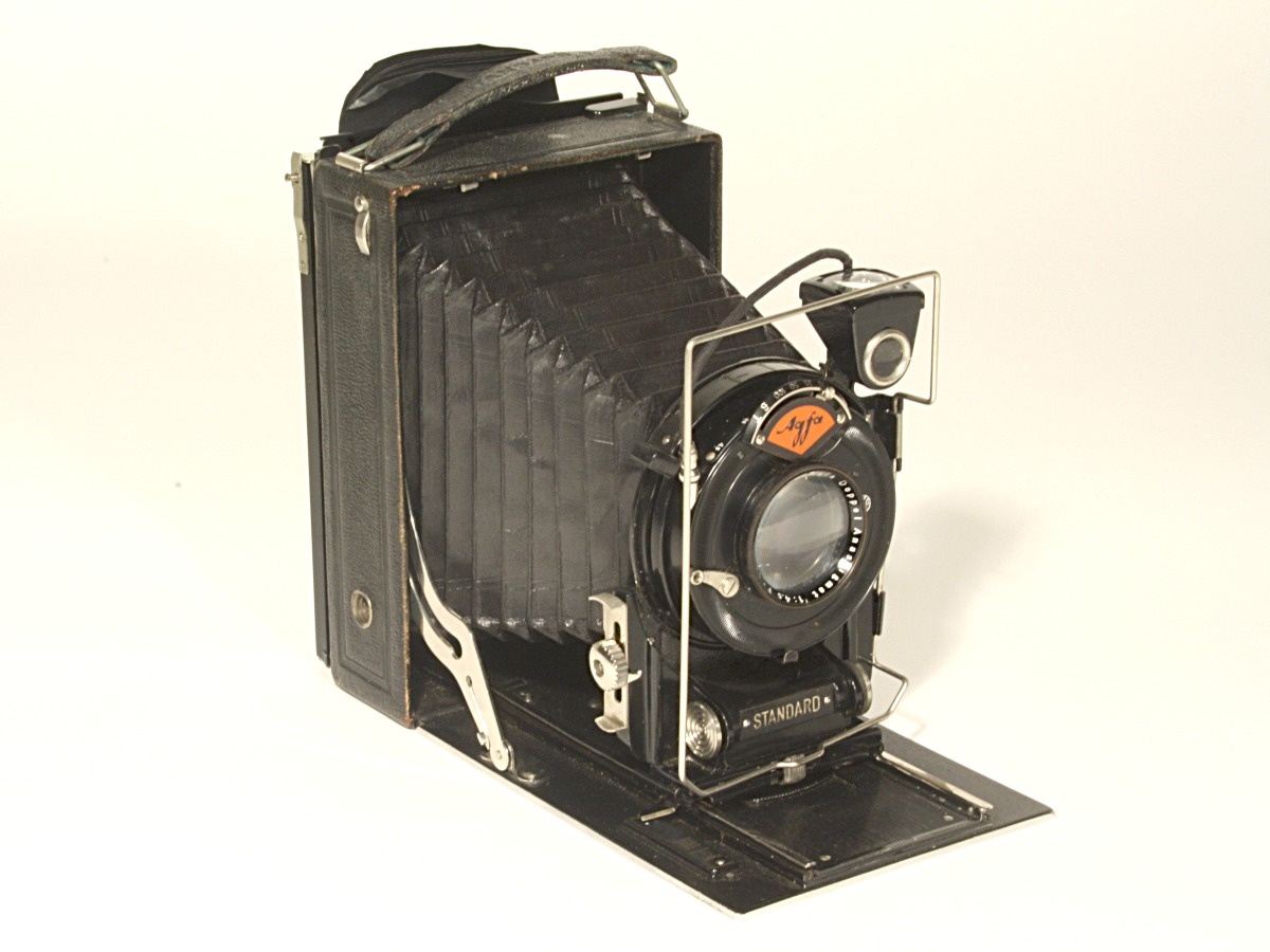 Plattenkamera &quot;Agfa Standard 208 9x12&quot; (Industrie- und Filmmuseum Wolfen CC BY-NC-SA)