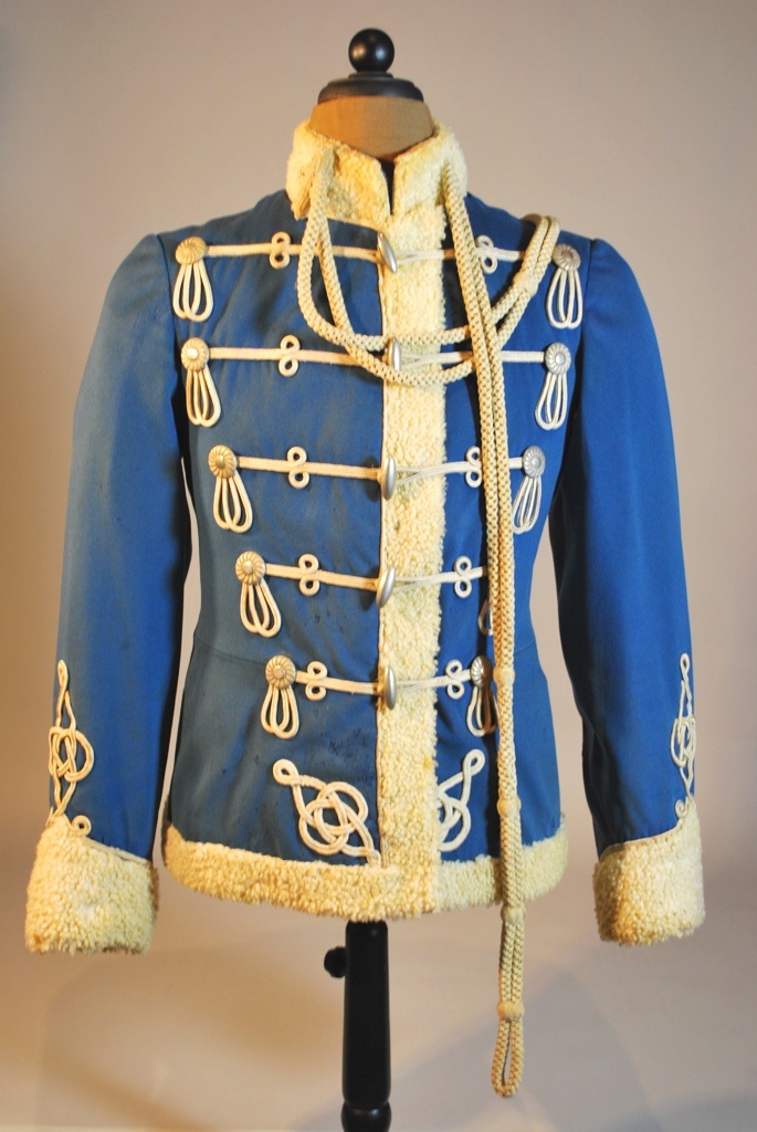 Uniformrock der Blauen Husaren zu Merseburg (Kulturhistorisches Museum Schloss Merseburg CC BY-NC-SA)