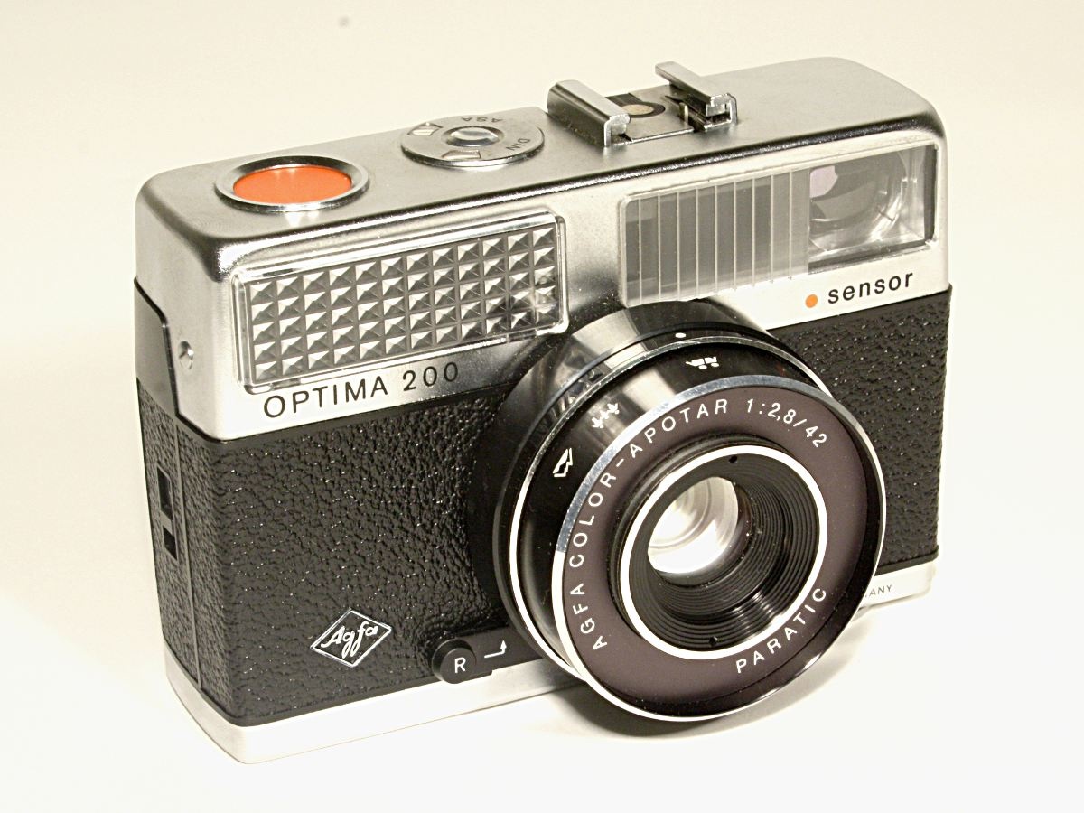 Kleinbildkamera (Industrie- und Filmmuseum Wolfen CC BY-NC-SA)