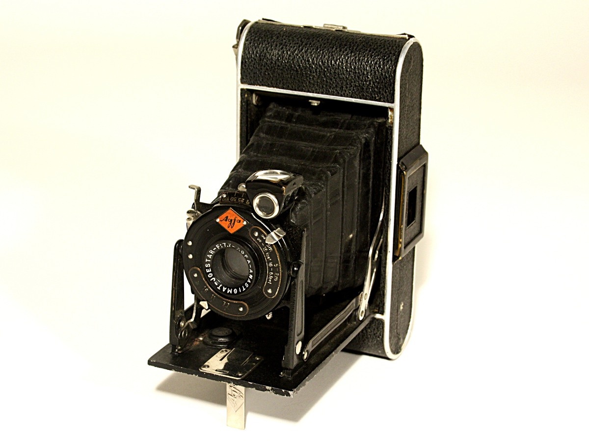 Rollfilmkamera &quot;Agfa Billy II (Selbstauslöser)&quot; (Industrie- und Filmmuseum Wolfen CC BY-NC-SA)