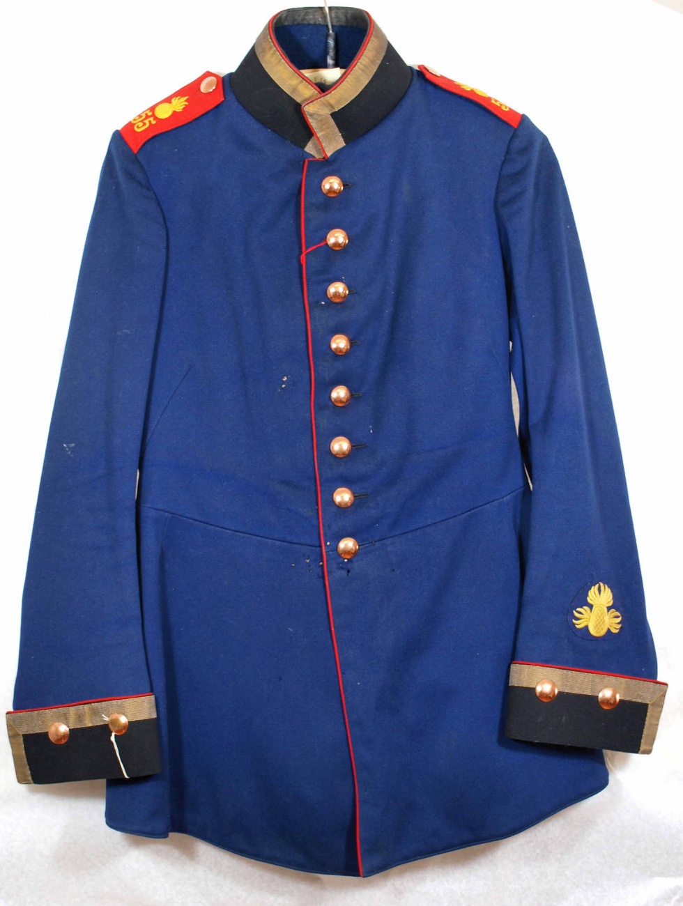 Uniformjacke eines Unteroffiziers oder Richtschützen des 2. Thüringischen Feldartillerie Regiment Nr. 55, um 1900 bis 1910 (Museum Weißenfels - Schloss Neu-Augustusburg CC BY-NC-SA)