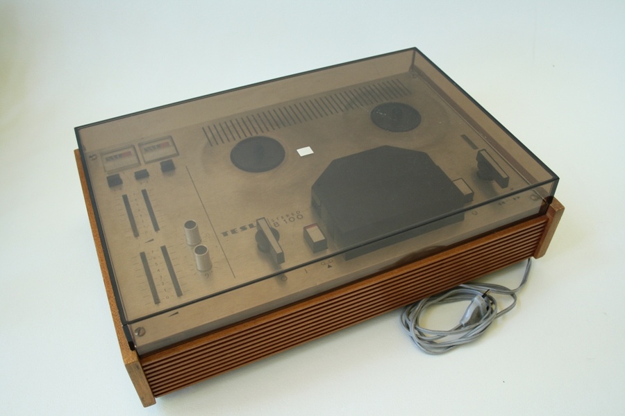 Tonbandgerät Tesla B 100 ANP 270 (Industrie- und Filmmuseum Wolfen CC BY-NC-SA)