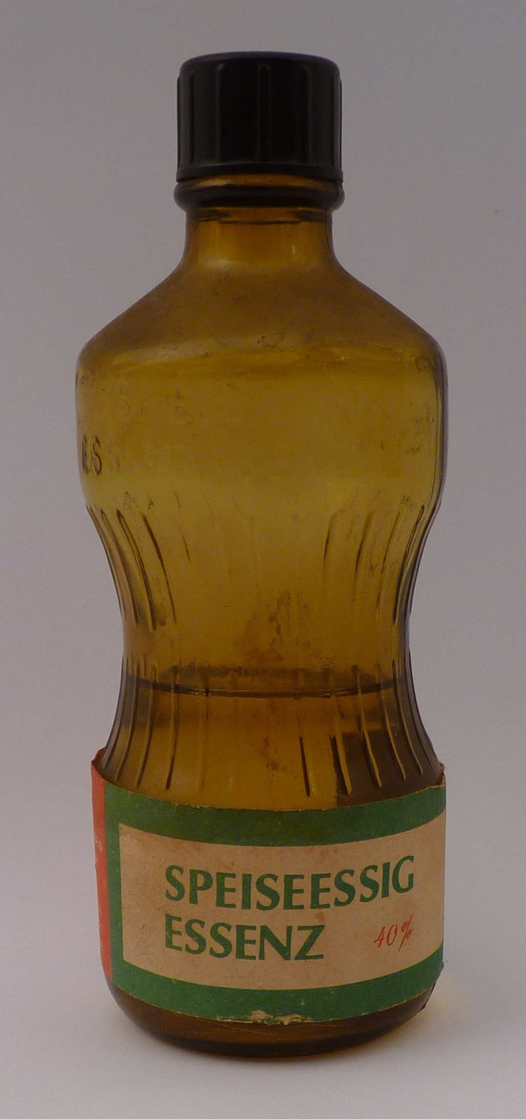 Flasche mit Speiseessig-Essenz (Kreismuseum Bitterfeld CC BY-NC-SA)