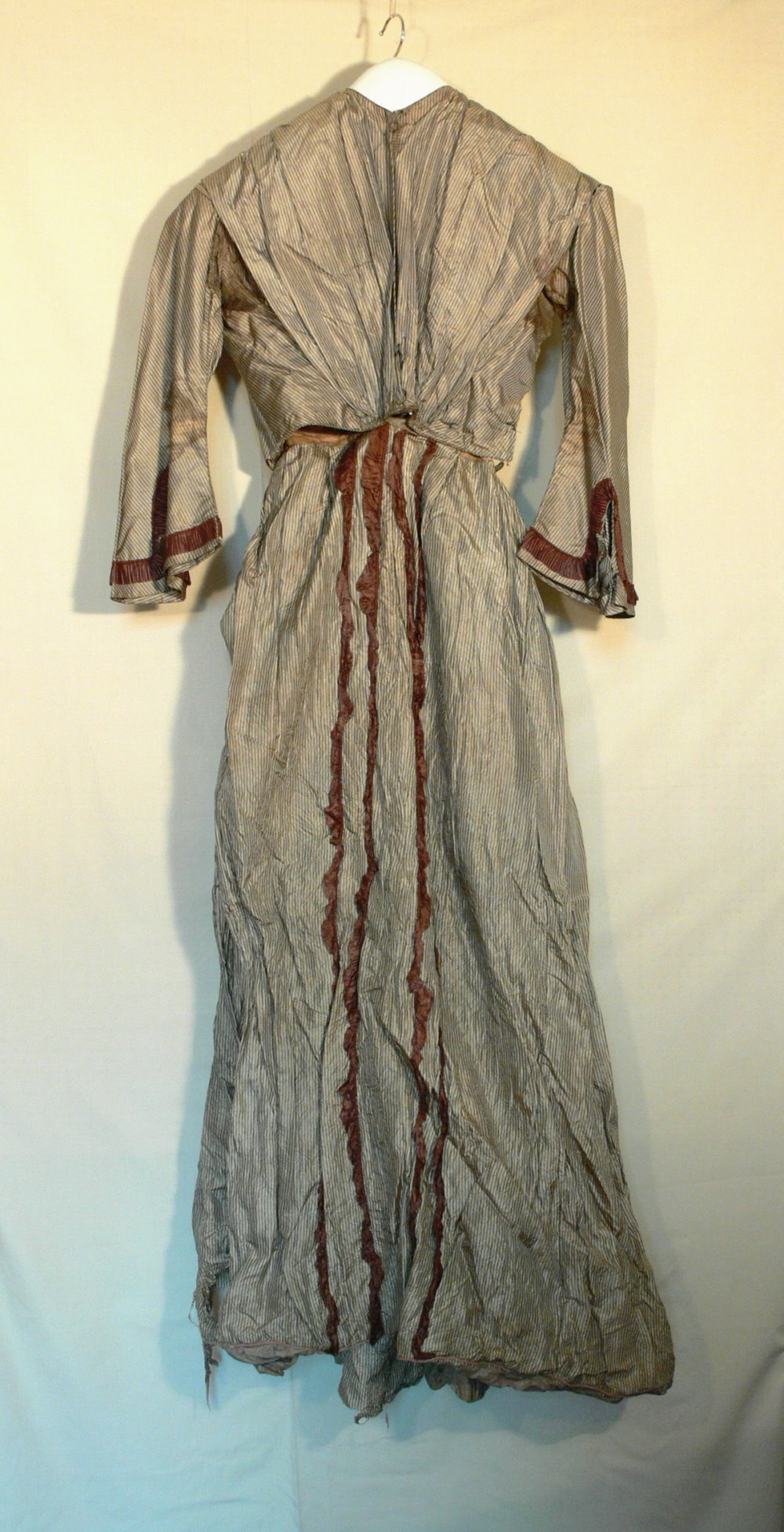 zweiteiliges Damenkleid mit Taillenzierstück (Museumsverband Sachsen-Anhalt CC BY-NC-SA)