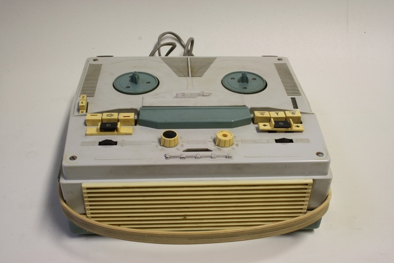 Tonbandgerät Tesla B 4 ANP 221 (Industrie- und Filmmuseum Wolfen CC BY-NC-SA)