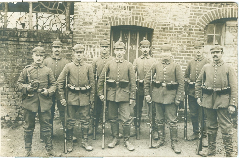 Postkarte mit Soldatengruppe, um 1915, 1. Weltkrieg (Museum Weißenfels - Schloss Neu-Augustusburg CC BY-NC-SA)