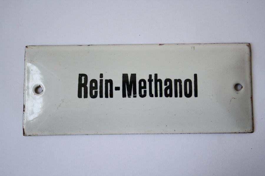 Emailschild &quot;Rein-Methanol&quot; (Industrie- und Filmmuseum Wolfen CC BY-NC-SA)