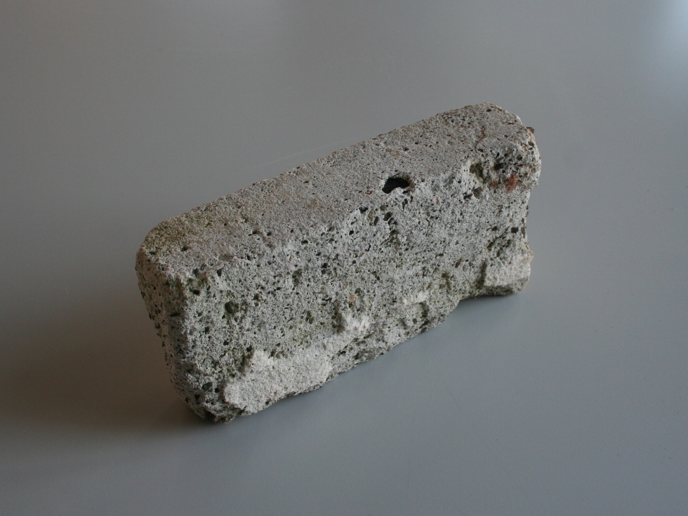Aus Hochbrand-Gips gegossener Mauerstein (Ortsgeschichtliche Sammlung Walkenried CC BY-SA)