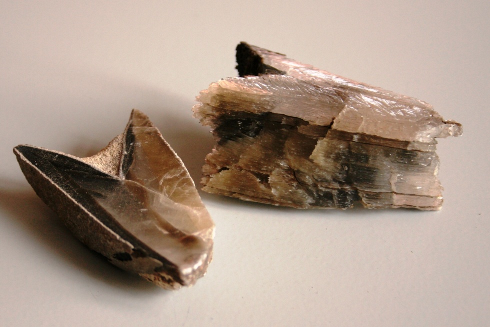Schwalbenschwanzkristalle aus Steigerthal (Ortsgeschichtliche Sammlung Walkenried CC BY-SA)