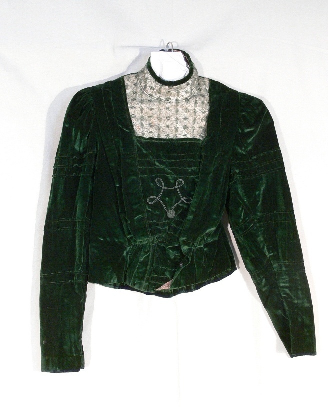 Damenkleideroberteil aus grünem Samt (Kreismuseum Jerichower Land, Genthin CC BY-NC-SA)