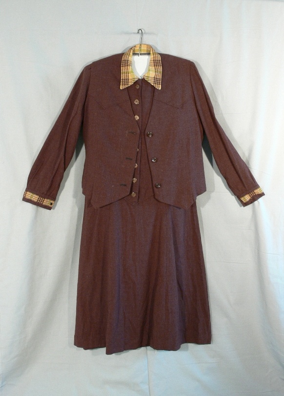 braunes Damenkleid mit Weste (Kreismuseum Jerichower Land, Genthin CC BY-NC-SA)