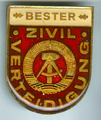 Bestenabzeichen der Zivilverteidigung (ZV), DDR, 1971-1990 (Museum Weißenfels - Schloss Neu-Augustusburg CC BY-NC-SA)