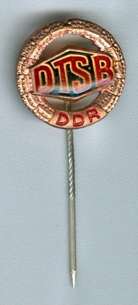 Ehrennadel des Deutschen Turn- und Sportbundes (DTSB) der DDR, 2. Hälfte 20. Jahrhundert (Museum Weißenfels - Schloss Neu-Augustusburg CC BY-NC-SA)