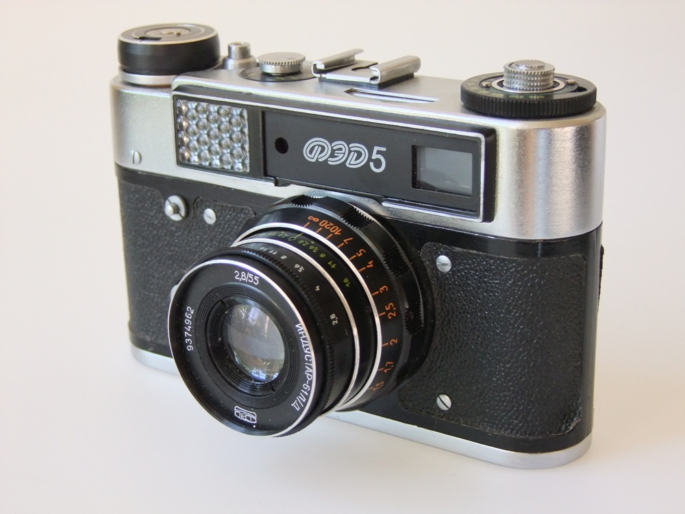 Fotoapparat FED 5 (Industrie- und Filmmuseum Wolfen CC BY-NC-SA)