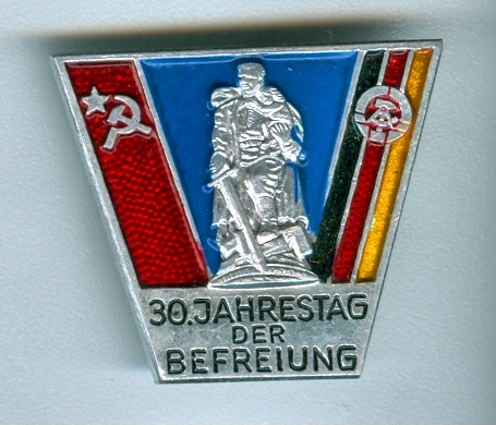 Abzeichen zum 30. Jahrestag der Befreiung, DDR, 1975 (Museum Weißenfels - Schloss Neu-Augustusburg CC BY-NC-SA)