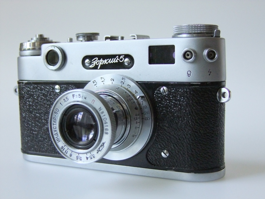 Fotoapparat Zorki 5 II (Industrie- und Filmmuseum Wolfen CC BY-NC-SA)