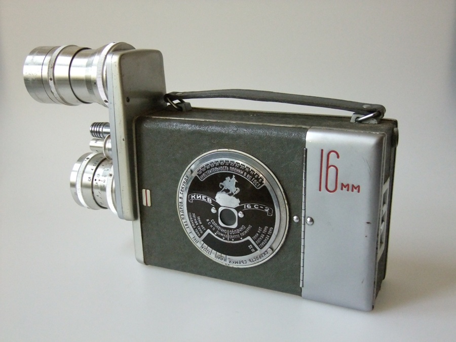 Schmalfilmkamera Kiev 16 C-2 (Industrie- und Filmmuseum Wolfen CC BY-NC-SA)