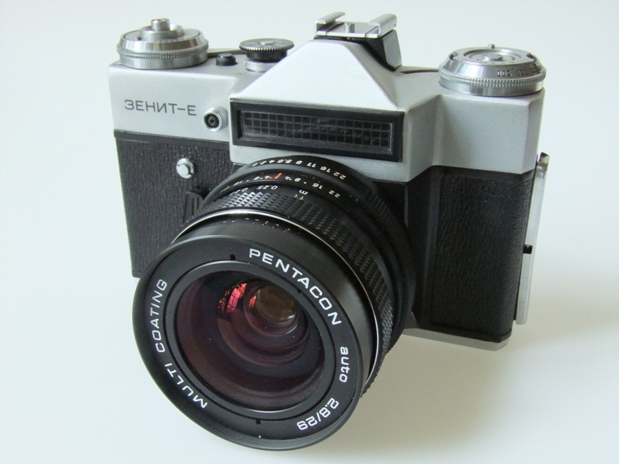 Fotoapparat Zenit-E (Industrie- und Filmmuseum Wolfen CC BY-NC-SA)