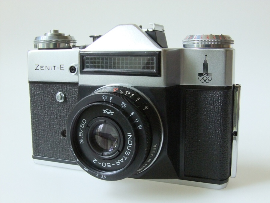 Fotoapparat Zenit-E Olympia (Industrie- und Filmmuseum Wolfen CC BY-NC-SA)