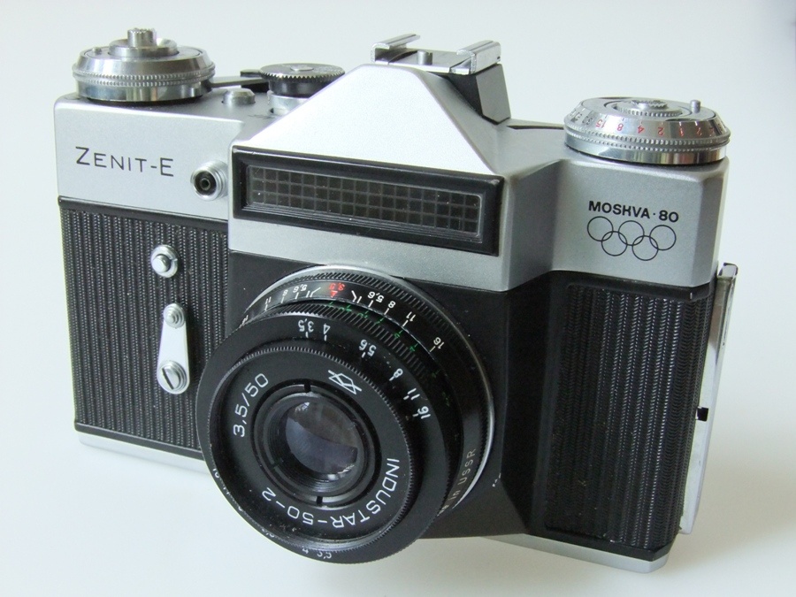 Fotoapparat Zenit-E Moskva 80 (Industrie- und Filmmuseum Wolfen CC BY-NC-SA)