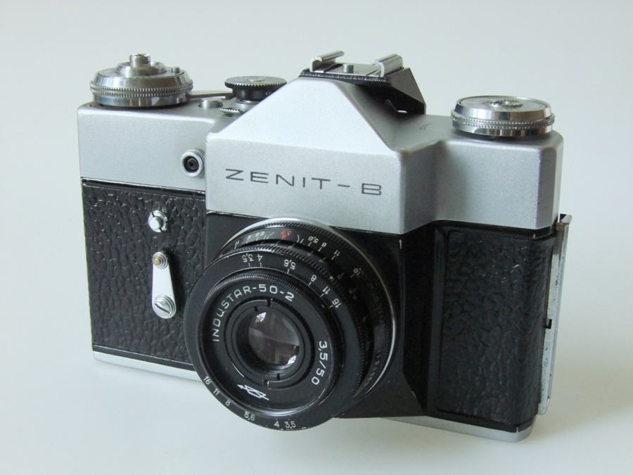 Fotoapparat Zenit-B (Industrie- und Filmmuseum Wolfen CC BY-NC-SA)