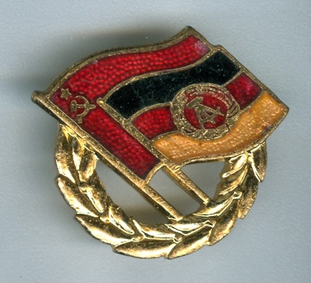 Ehrennadel für Deutsch-Sowjetische Freundschaft (GDSF) in Gold, 1960-1989 (Museum Weißenfels - Schloss Neu-Augustusburg CC BY-NC-SA)