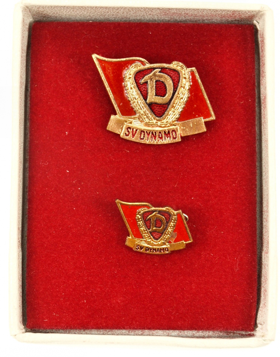 Ehrennadel der Sportvereinigung (SV) Dynamo, DDR, 1973-1989 (Museum Weißenfels - Schloss Neu-Augustusburg CC BY-NC-SA)