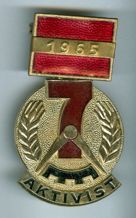 Medaille zu den Ehrentitel Aktivist des Siebenjahrplanes, 1965, DDR (Museum Weißenfels - Schloss Neu-Augustusburg CC BY-NC-SA)