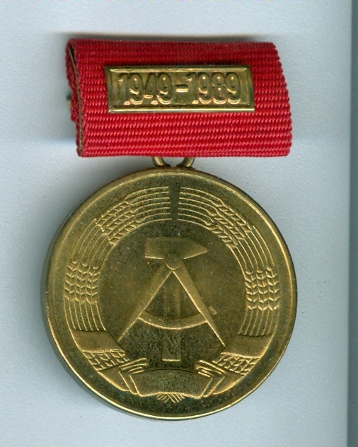 Ehrenmedaille zum 40. Jahrestag der DDR, 1989 (Museum Weißenfels - Schloss Neu-Augustusburg CC BY-NC-SA)
