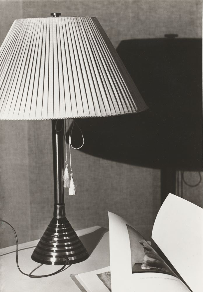 Lampe und Zeitschrift (Kulturstiftung Sachsen-Anhalt CC BY-NC-SA)