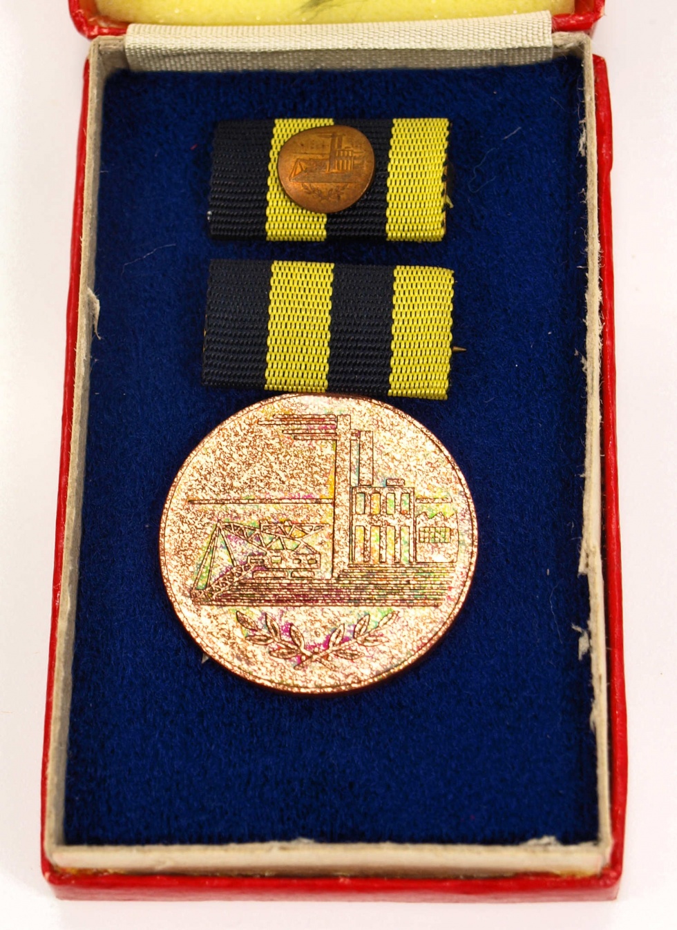 Medaille für Verdienste in der Kohleindustrie in Bronze, DDR,  1972-1989 (Museum Weißenfels - Schloss Neu-Augustusburg CC BY-NC-SA)