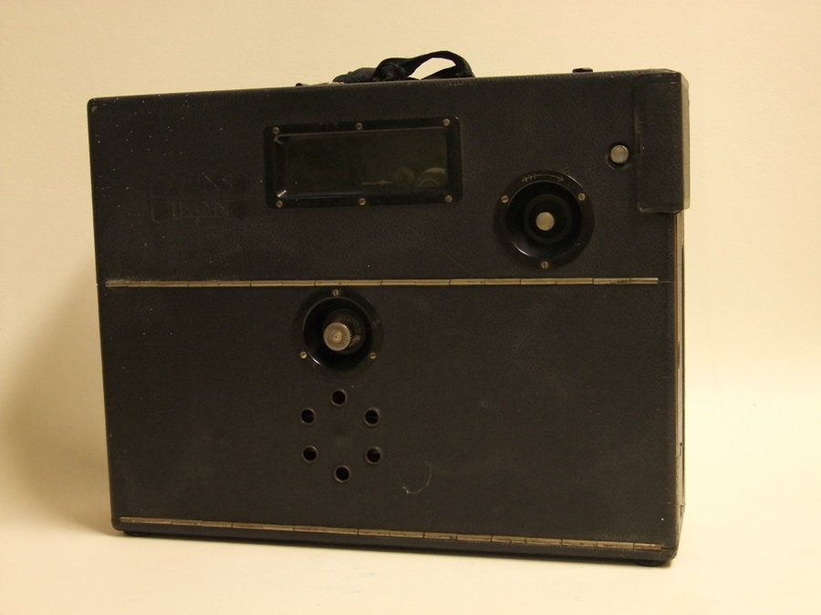 16 mm Kofferprojektor Zeiss-Ikon Kinox (Industrie- und Filmmuseum Wolfen CC BY-NC-SA)