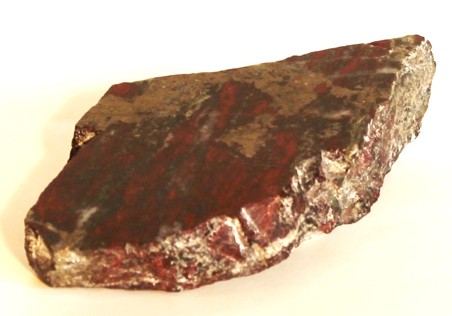 Jaspis, Pyrit (geschliffen) (Harzmuseum Wernigerode CC BY-NC-SA)